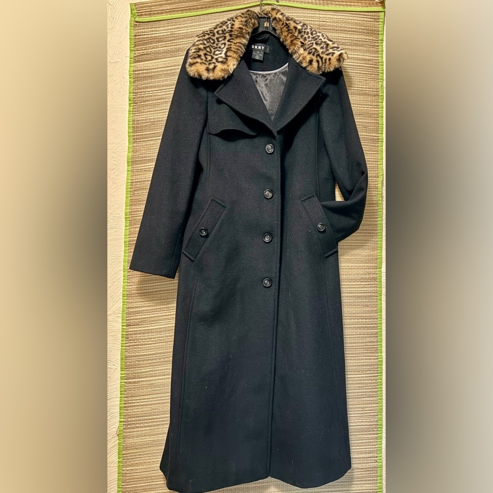 DKNY Black Wool Blend Coat E/ Leopard Print Removable Collar Medium.  Never Worn